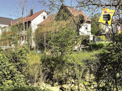 Oma´s Häusle... 
Heute noch im Dornröschenschlaf... Morgen Ihr Zuhause!