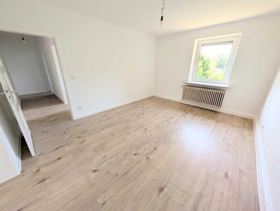 **Frisch renoviert: +Laminat +weiße Wände +modernes Tageslichtbad +eigener Garten**