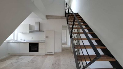 3 Zimmer mit Galerie- Maisonnette mit Aufzug, EBK, Fussbodenh. Naturstein, 2 Bäder!