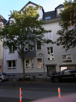 Helle 2-Zimmer-Dachgeschoss-Wohnung mit Küchenzeile