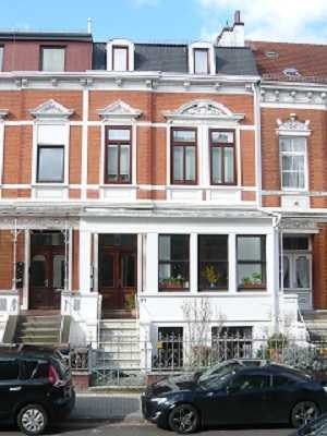 Geschmackvolle 5-Zimmer-Wohnung mit Wintergarten, Balkon und Gartenzugang im Flüsseviertel