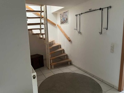 Schöne und zentrumsnahe 4-Zimmer-Maisonette-Wohnung mit Balkon in Kaarst