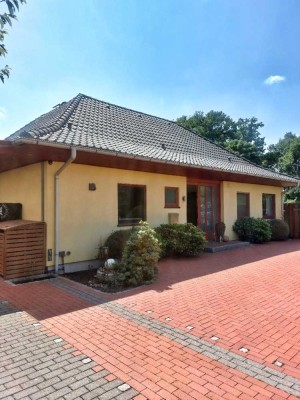 ***Traumhafter Winkelbungalow in Worpswede*großes Grundstück, Kamin, Garage und mehr***