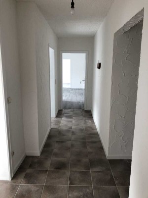 Ansprechende und vollständig renovierte 3,5-Zimmer-EG-Wohnung in Siegen