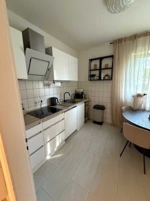 Schöne, renovierte Erdgeschoßwohnung mit Einbauküche