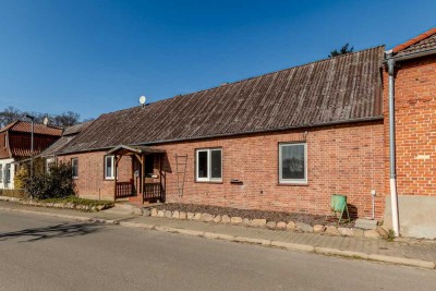 Sanierungsbedürftiges 1-2 Familienhaus in ruhiger Dorflage