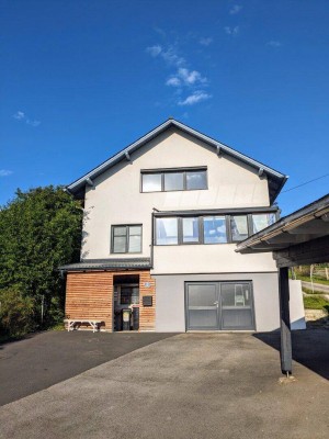 Schönes renoviertes Familienwohnhaus mit großer Terrasse, schönem Garten und kleinem Waldstück