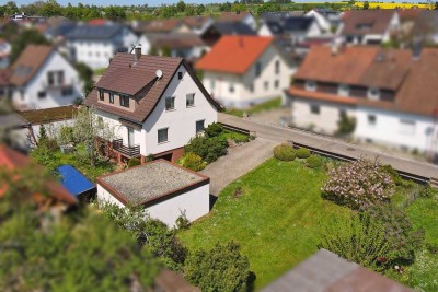 Freistehendes EFH in Mühlhausen mit großem Garten, Garagen und weiterem Baupotenzial