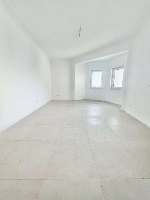 Neue sanierte 4 Zimmerwohnung mit Balkon