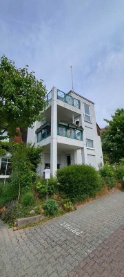4-Zimmer-Dachgeschosswohnung mit gehobener Innenausstattung mit EBK in Idstein