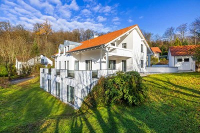 AYSTETTEN. ELEGANT-ZEITLOS-EINZIGARTIG. VILLA IN FEINSTER LAGE