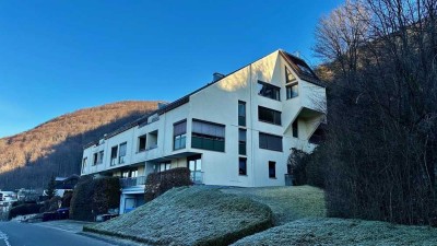 1,5-Zimmer-Wohlfühlnest in Bad Urach – Sonne, Ruhe und Burgblick inklusive!