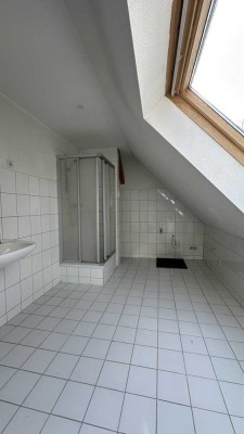 große 3- Raumwohnung im DG