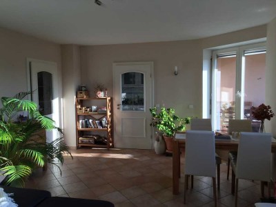 Helle Dachterrassen-Wohnung in Nürnberg-Mögeldorf, verfügbar ab 01.12.2025