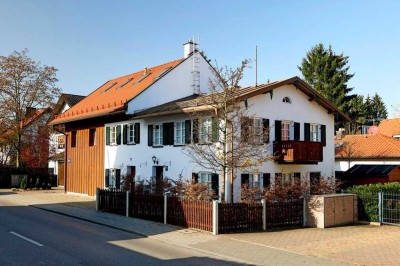Saniertes Bauernhaus mit 4 Einheiten in München-Forstenried