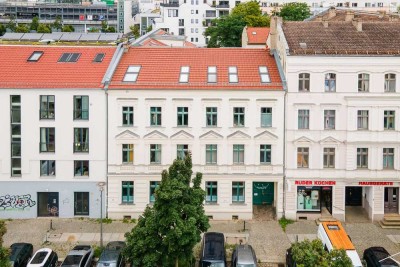 Terrasse, moderne Bäder/Küche usw.: Sanierte & vermietete Altbauwohnung nahe Ostkreuz in Lichtenberg