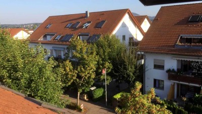 Wunderschön renovierte 4 Zimmer Maisonettewohnung mit Balkon