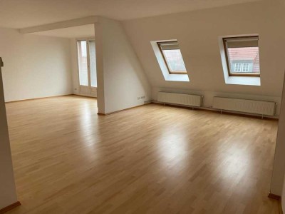 Geschmackvolle 2,5-Raum-Penthouse-Wohnung mit Einbauküche in Berlin Schöneberg