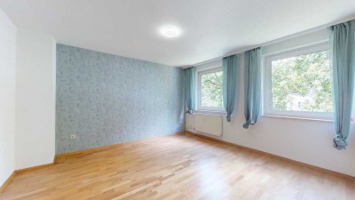 Attraktive Kapitalanlage: Modernisierte Zwei-Zimmer-Wohnung mit Stellplatz