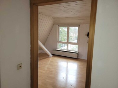 Helle Dachwohnung mit Aufzug in Berlin Hermsdorf (Reinickendorf)