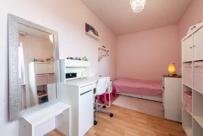 Schuch Immobilien - Großzügige 4-Zimmer-Wohnung mit Loggia und Garage