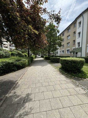 Stilvolle, neuwertige 2-Zimmer-Wohnung mit Balkon und Einbauküche in Unterschleißheim