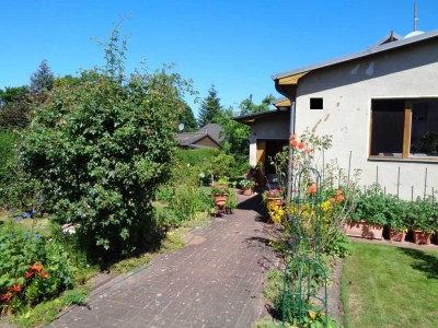 Altersgerechtes EFH mit Pool und Gästehaus in ruhiger Lage