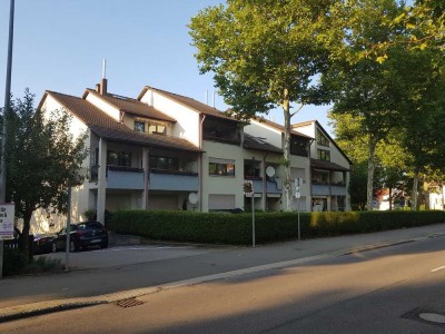 Geschmackvolle, modernisierte 4,5-Raum-Dachgeschosswohnung mit Balkon und neuer Küche in Pfullingen