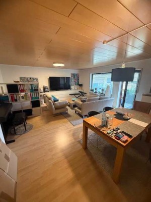 Schöne und helle 106 qm 4-Zimmerwohnung mit Balkon und TG-Stellplatz in Leimen zum 01.01 zvermieten