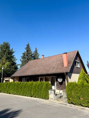 Familienfreundliches Einfamilienhaus mit Garten und Garage