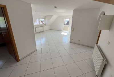 *Einziehen & wohlfühlen* Helle, freundliche 3,5 Zi.- DG Galeriewhg. in LB-Poppenweiler