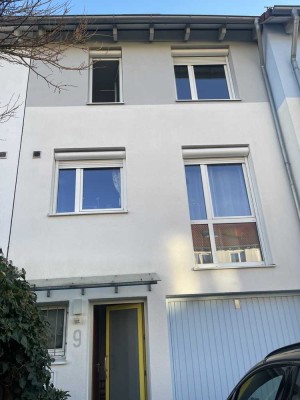 Schönes, helles Haus mit Garage und Garten in Stuttgart