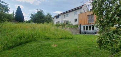 sonnige 3-Zimmer-Wohnung + großzügiger Wohnküche, große Terrasse, Bergblick