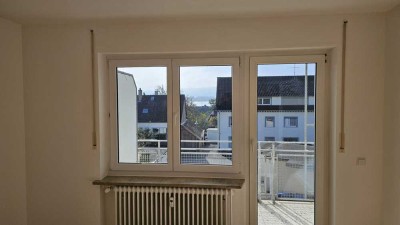 Sanierte und helle 3 Zimmer Wohnung mit großem Balkon und teilw. Seesicht