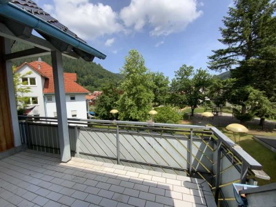 Bequem wohnen, großzügig leben - 4-Zimmer-Wohnung mit Balkon, Aufzug & Hausmeisterservice