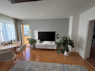 Provisionsfrei - Charmante 3 Zimmer Wohnung mit Balkon am Lerchenauer See