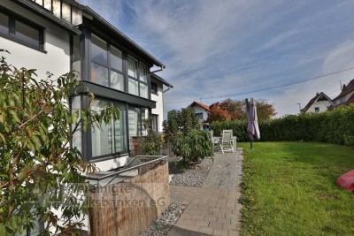 Vielseitiges Wohn- und Geschäftshaus mit Charme. 3 Wohnungen + Halle