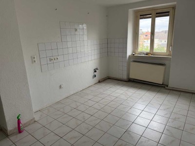 Sehr geräumige, helle und perfekt möblierbare 3-Zi.-Whg. in gutbürgerlicher Bestlage Nähe Kinzig
