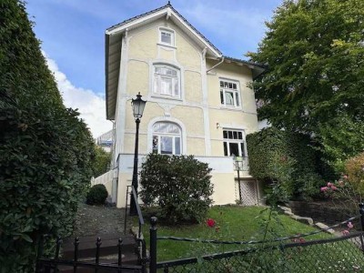 NEU von Privat: Villa mit Gartenhaus in Hamburg Nienstedten