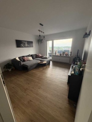 � Schöne 2-Zimmer-Wohnung mit großem Balkon& Einbauküche
