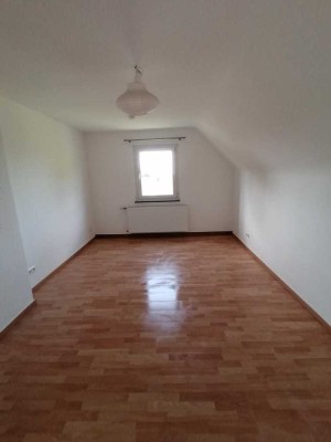 schöne helle Mansardenwohnung  modernisiert