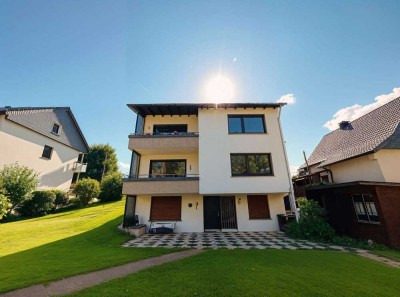 Einfamilienhaus mit idyllischem Garten am Fluss und interessanter Split-Level-Raumaufteilung