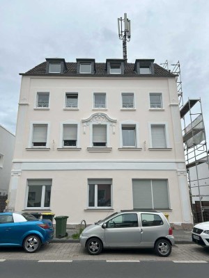 Geschmackvolle 4-Zimmer-Erdgeschoss-Wohnung mit gehobener Innenausstattung mit Balkon und Garten