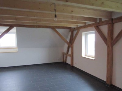 Attic Apartment Ebersbach-Musbach: 4.5 Zimmer, 105 m², ab 1.12.2025