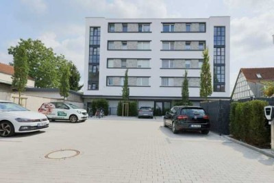 Stilvolle, sanierte 3,5-Zimmer-Terrassenwohnung mit EBK in Egelsbach