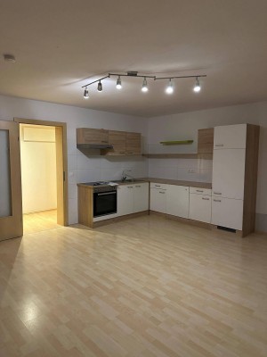 Gemütliche 2-Zimmer Wohnung mit Gartennutzung, Lager und Parkplatz