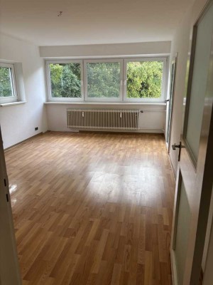 Helle 2-Zimmer Wohnung im 4. OG mit Balkon in Eichelkamp