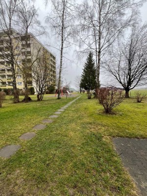 Modernisierte 1-Raum-Wohnung mit Balkon, traumhafter Aussicht und Einbauküche in Durach