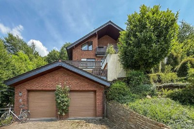 Besonderes Wohnen in Waldrandlage – Zweifamilienhaus mit schönem Außenbereich und tollem