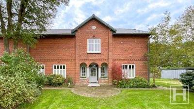 Charmantes Zweifamilienhaus mit vielfältigen Möglichkeiten